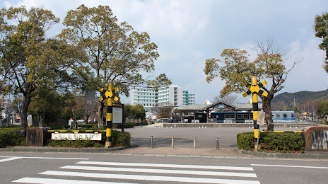 Komatsushima Station Park, 