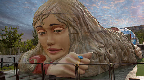 La Mujer Gigante. Parque Europa., Torrejón de Ardoz