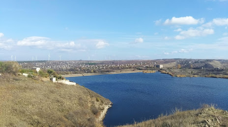 Isakivs'ke Reservoir, Κομουνάρσκ