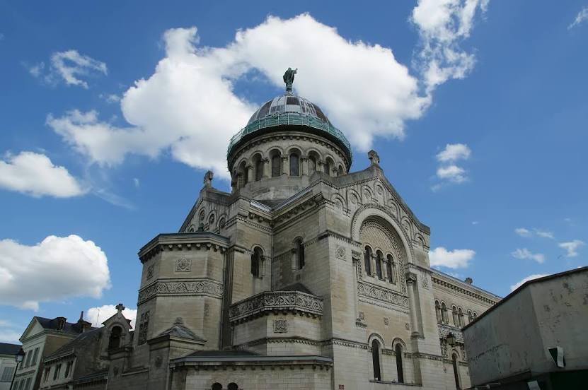 Basilique Saint-Martin de Tours, Сен-Сир-Сюр-Луар