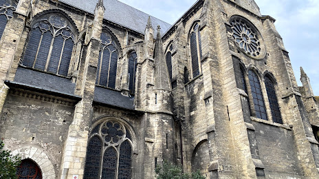 Basilique Saint-Julien, Saint-Cyr-sur-Loire