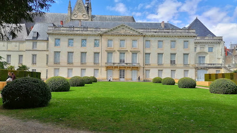 Musée des Beaux-Arts Garden, Saint-Cyr-sur-Loire