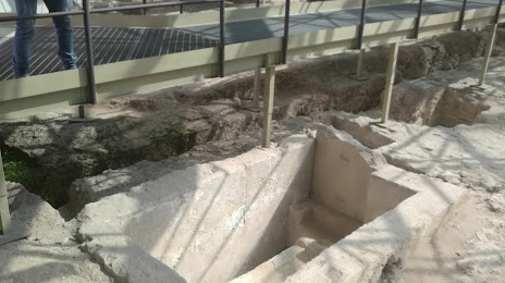 TARANTO SOTTERRANEA Percorsi di Archeologia Urbana - Area di Necropoli, 