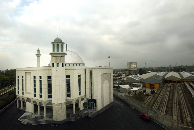 Baitul Futuh Mosque, 