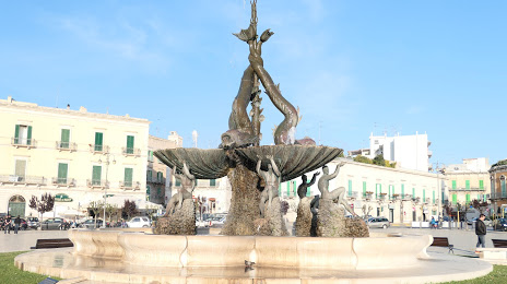 Fontana Dei Tritoni, Bari