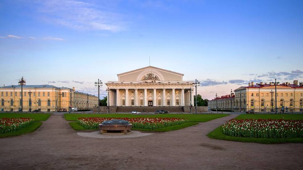 Ростральная колонна, Санкт-Петербург