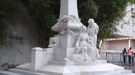 MONUMENT Efrain and Maria, Cali