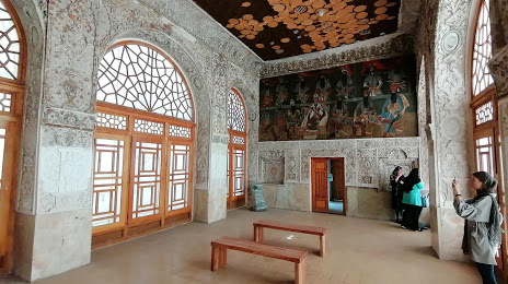 Suleymanieh Palace, Kerec