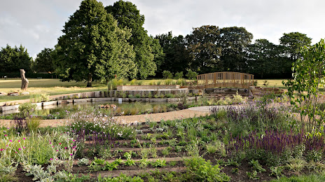 The Sir Nicholas Winton Memorial Garden, 
