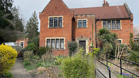 Cheslyn House & Gardens, Watford