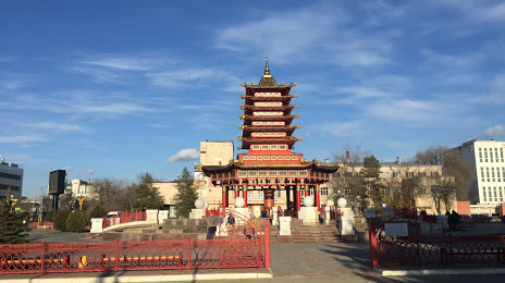 Pagoda Semi Dney, Elistá