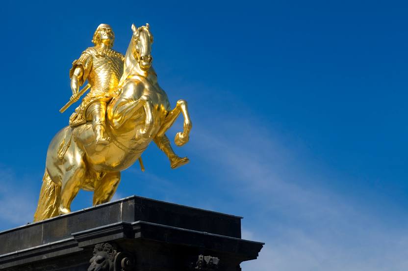 Золотой всадник (The Golden Horseman), Памятник, 