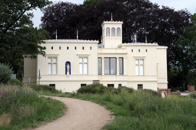 Villa Schöningen, Potsdam