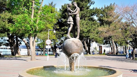 Памятник влюблённым (фонтан), Геленджик