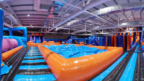 Inflata Nation Inflatable Theme Park West Bromwich, Уэст-Бромидж