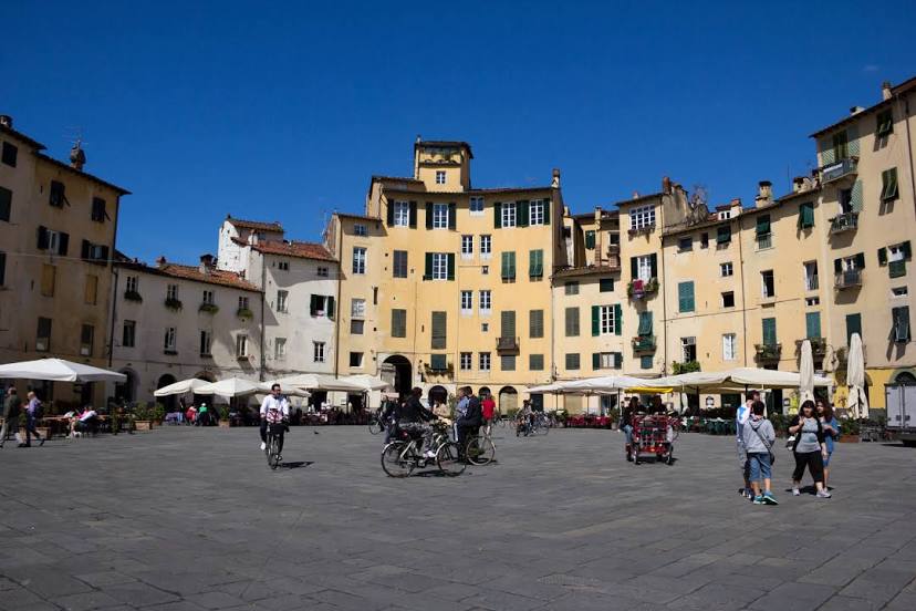 Plaza del Anfiteatro, Lucca