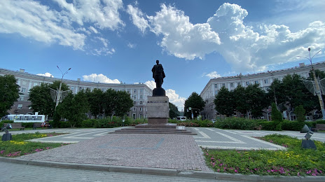 Pamyatnik generalu I.D. CHernyahovskomu, Voronej