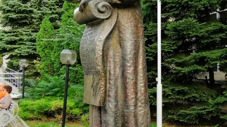Памятник основателю курорта Будзинскому В.А, 
