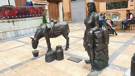 Escultura La Lechera, Oviedo