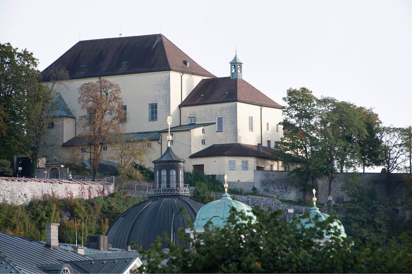 Kapuzinerkloster (ehemalige Burg Trompeterschlößl), 