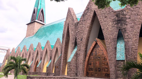 Basilique Sainte Anne du Congo, Brazzaville