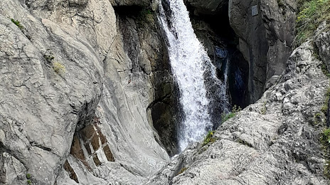 Suchurum Waterfall, Karlovo