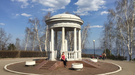 Памятник-беседка ГОНЧАРОВУ Ивану Александровичу, Ульяновск