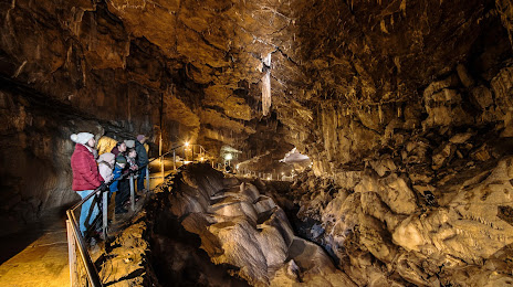 Poole's Cavern & Buxton Country Park, 