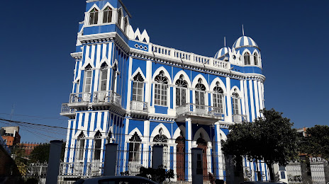 Castillo Azul Moises Navajas, Tarija
