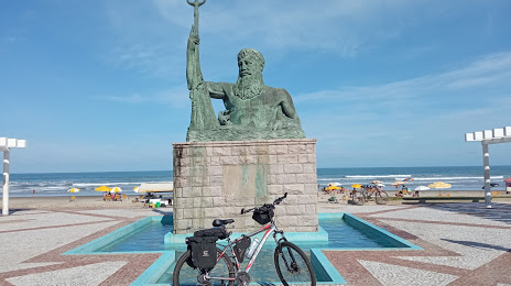 Neptune Statue, 