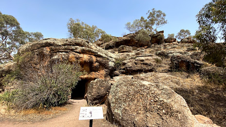 Hermit's Cave, Griffith