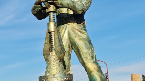 El Gorosito • Monumento al trabajador petrolero, Caleta Olivia