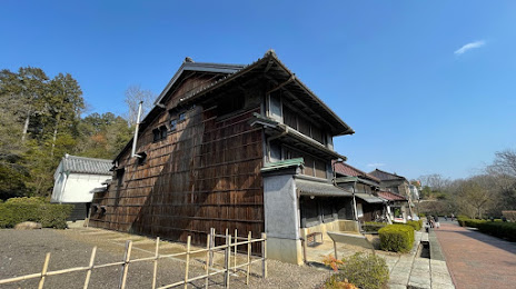 Tomatsu House, 고마키 시