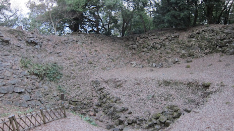Ishigakiyama Castle Historical Park, Χικόνε