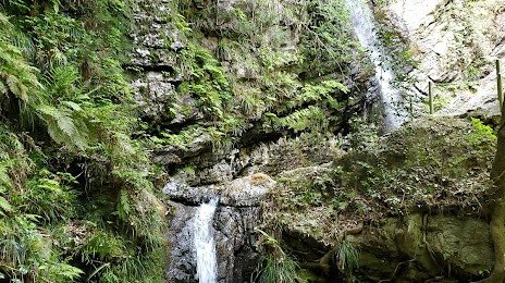Kuroyama's Three Waterfalls - Medaki and Odaki, 