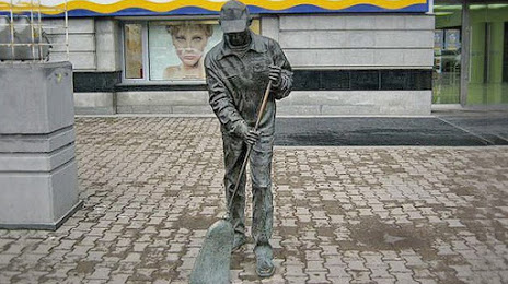 Памятник дворнику, Уфа