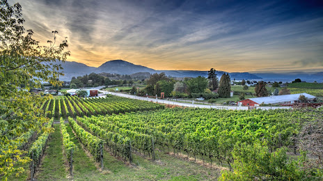 Township 7 Vineyards & Winery - Naramata Bench, Okanagan Valley, 
