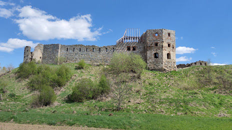 Pniv castle, Надворная