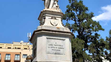 Monumento a Luigi Vanvitelli, Caserta
