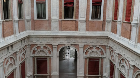 Palazzo Naselli Crispi, Ferrara