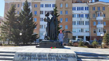A monument to the students of city schools Tyumen, did not return from the war, Tiumén
