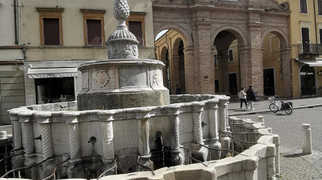 Fontana Della Pigna, 