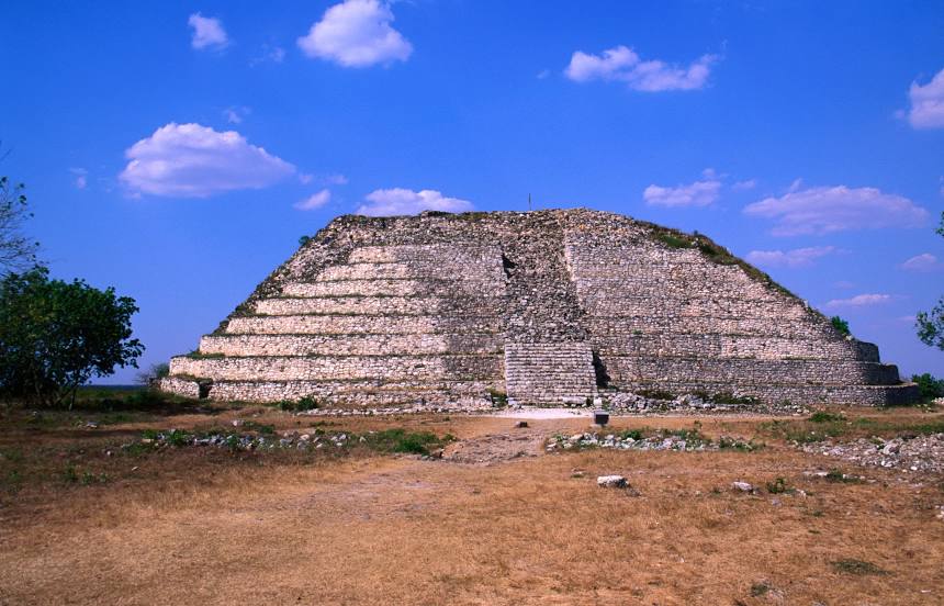 Pirámide Kinich Kakmó, Izamal