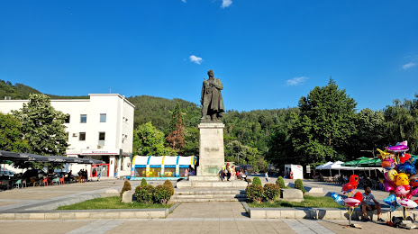Monument of Gotse Delchev, Μπλαγκόεβγκραντ