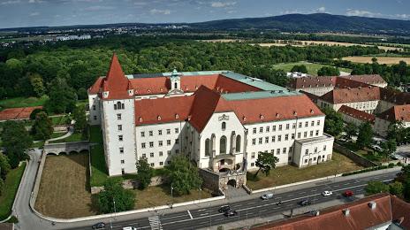 Burg zu Wiener Neustadt, Винер-Нойштадт