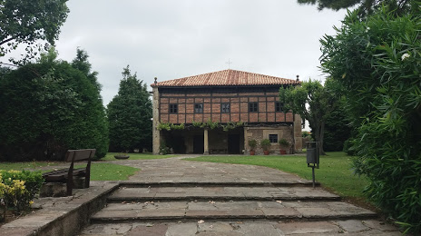Museo Etnográfico de Cantabria y Casona de Pedro Velarde, 