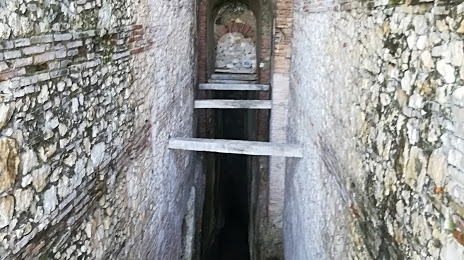 Grotta di Curtomartino, Avezzano