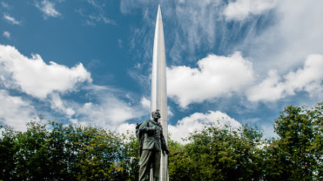 Памятник К.Э.Циолковскому, Калуга