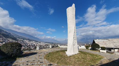 Gjirokastër Obelisk, Αργυρόκαστρο