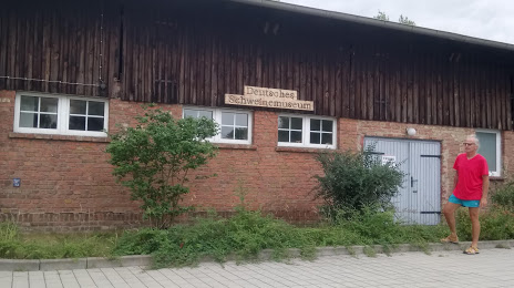 Музей свиньи, Тельтов